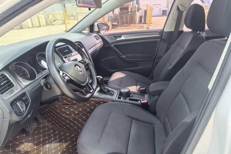 Used Volkswagen Golf 2016 1.6L Automatic Comfort Model Left Front Seat