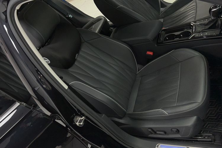 Used Volkswagen Passat New Energy 2022 430 PHEV Hybrid Luxury Edition Right Front Seat