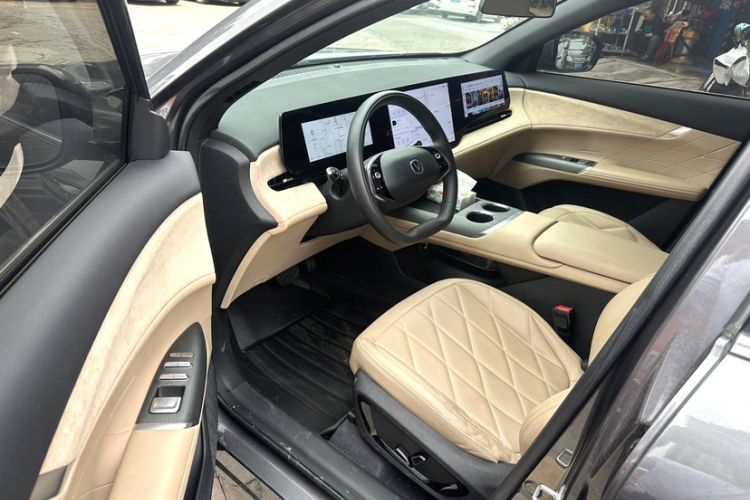 Used CHANGAN CS75 PLUS 2025 4th Generation 1.5T New Blue Whale Smart Luxury Edition Interior 2