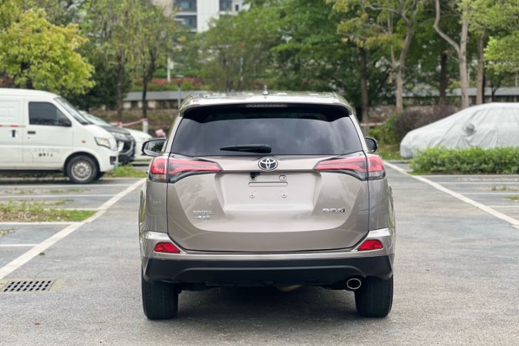 Used Toyota RAV4 2019 2.0L CVT Two-Wheel Drive Luxury Version China VI Standard Exterior 7
