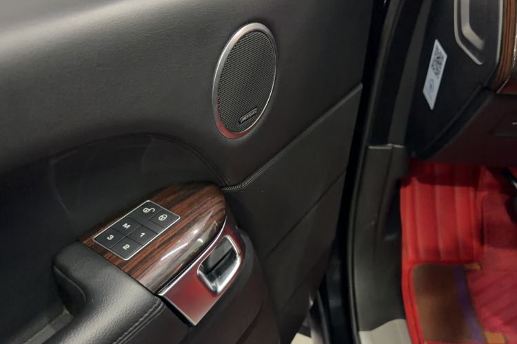 Used Land Rover Range 2017 3.0 SC V6 Vogue Interior 3