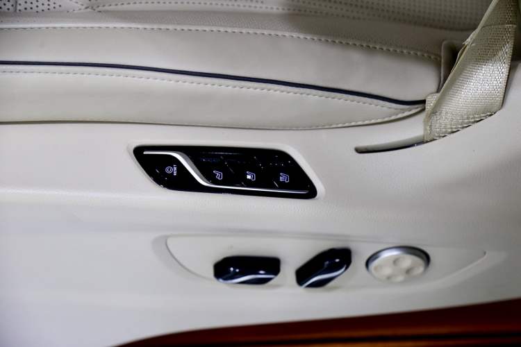 Used VOYAH Dream 2024 PHEV Ultra-Long Range Flagship Edition
