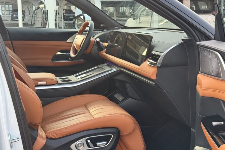 Used XPeng G9 2025 625 Long-Range Max Interior 4