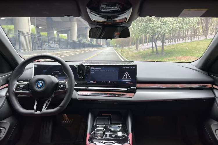 Used BMW i5 2025 eDrive 40L M Sport Package
