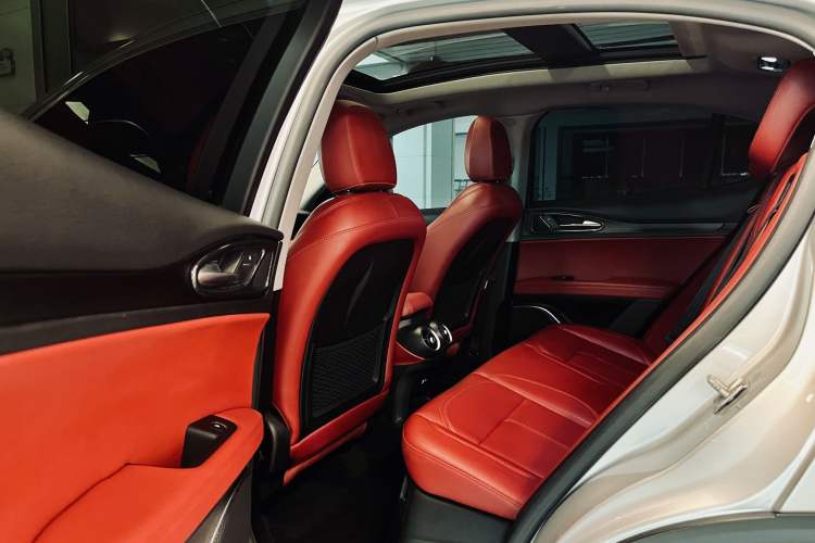 Used Alfa Romeo Stelvio 2017 2.0T 280HP Luxury Edition