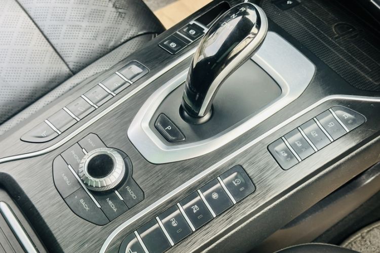 Used Wey VV6 2018 2.0T Four-Wheel Drive Flagship Version China V Standard
