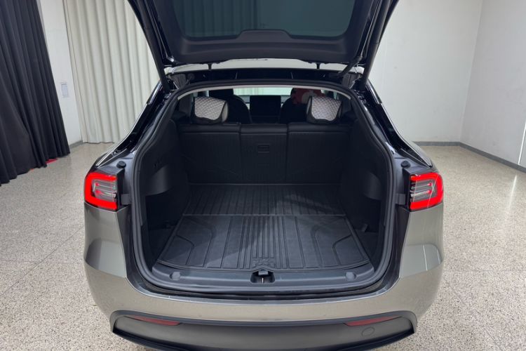 Used Tesla Model Y 2022 Long-Range All-Wheel-Drive Version