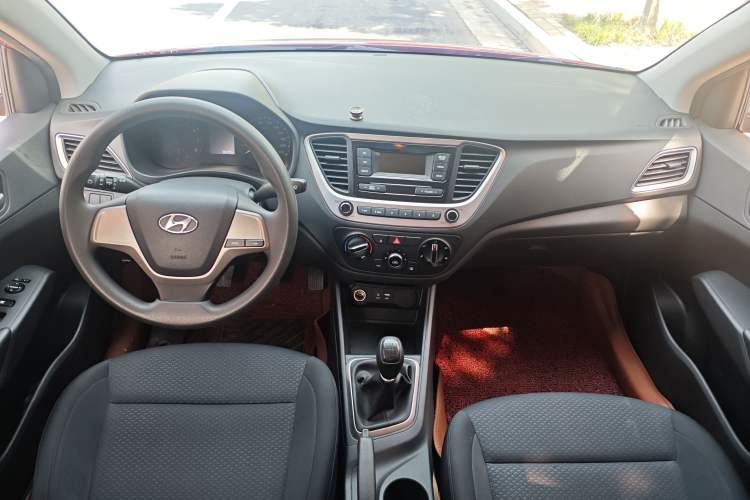 Used Hyundai Verna (new generation) 2016 1.4L Manual Cool Edition GLS Interior 4