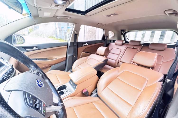 Used Hyundai Tucson 2015 1.6T Dual-Clutch Two-Wheel-Drive Smart Model Headliner