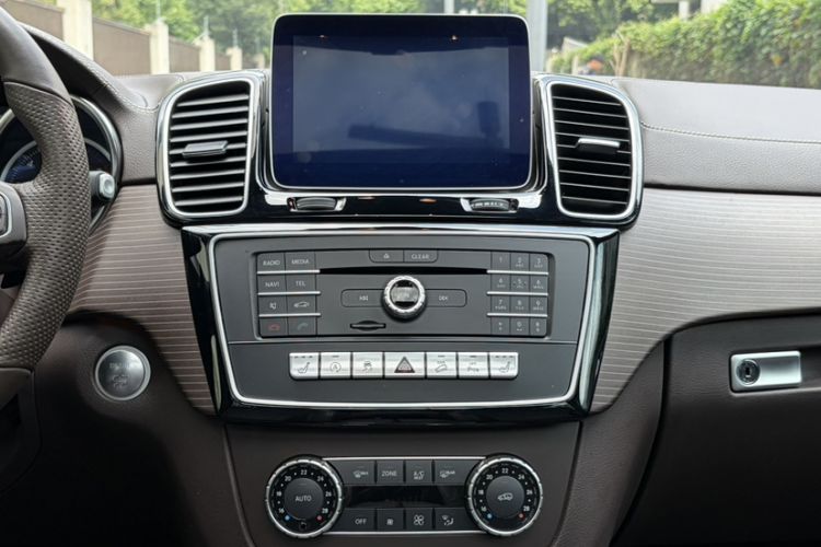 Used Mercedes-Benz GLE 2018 GLE 320 4MATIC Dynamic Edition Collector's Edition Audio And AC Panel