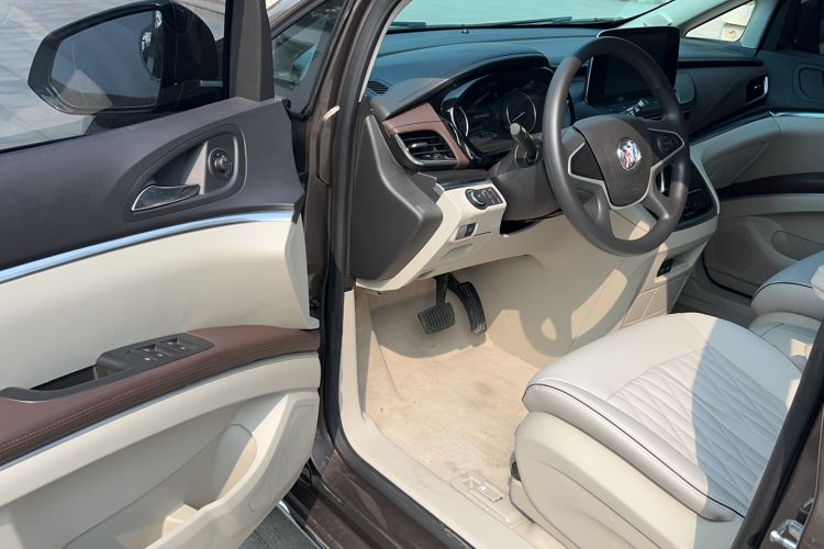 Used Buick GL8 2023 Land Executive Class Comfort Model