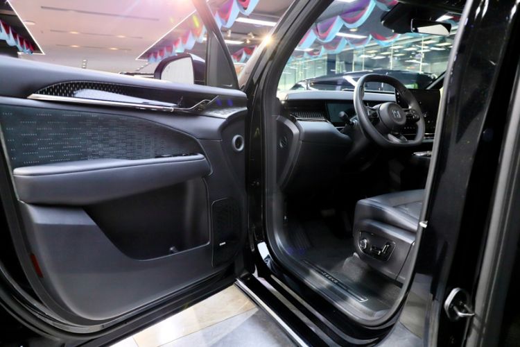 Used Zeekr 009 2024 7-Seater Walk-Through Version Four-Wheel Drive 108 kWh Interior 6