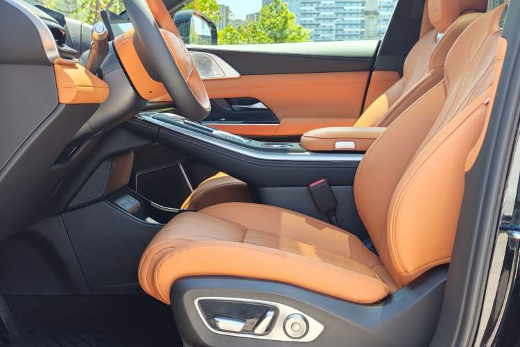 Used XPeng G9 2025 625 Long-Range Max Interior 4