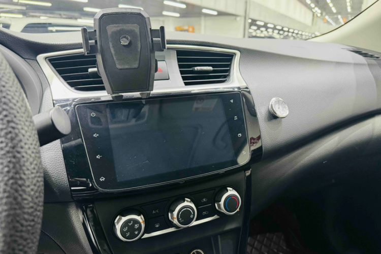 Used Nissan Sylphy 2021 Classic 1.6XL CVT Luxury Edition Audio And AC Panel