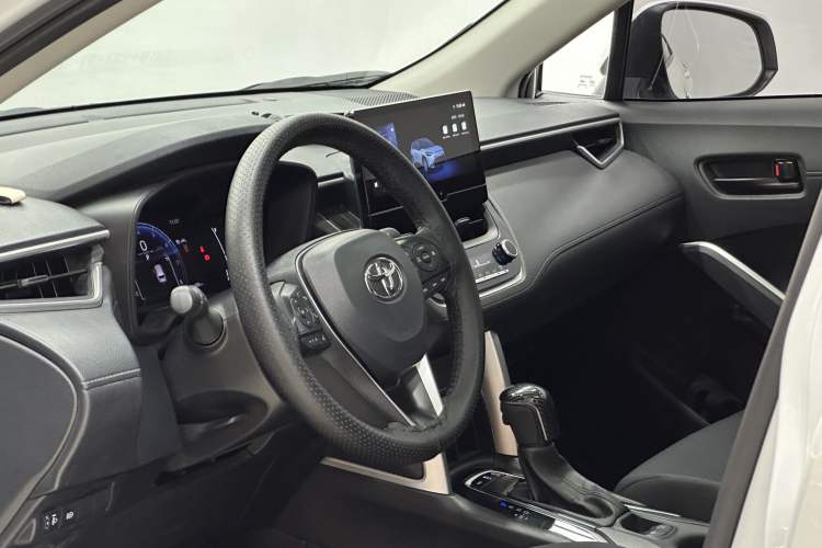 Used Toyota FRONTLANDER 2023 2.0L CVT Leading Edition Interior 3