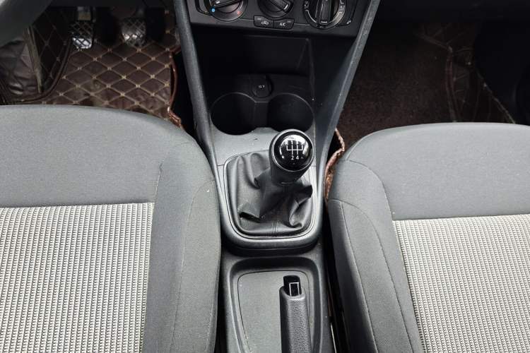 Used Volkswagen Polo 2016 1.4L Manual Fashion Model Gear Lever