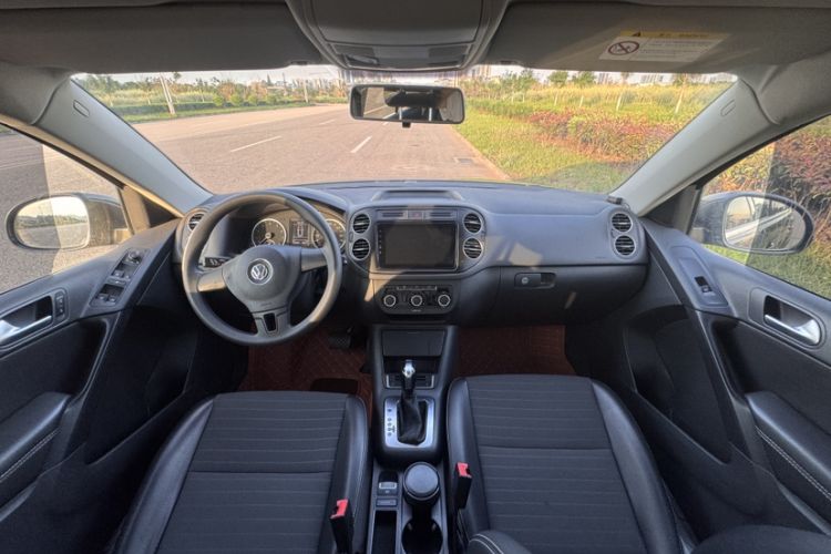 Used Volkswagen Tiguan 2015 1.8TSI Automatic Two-Wheel Drive Trend Edition Interior 2