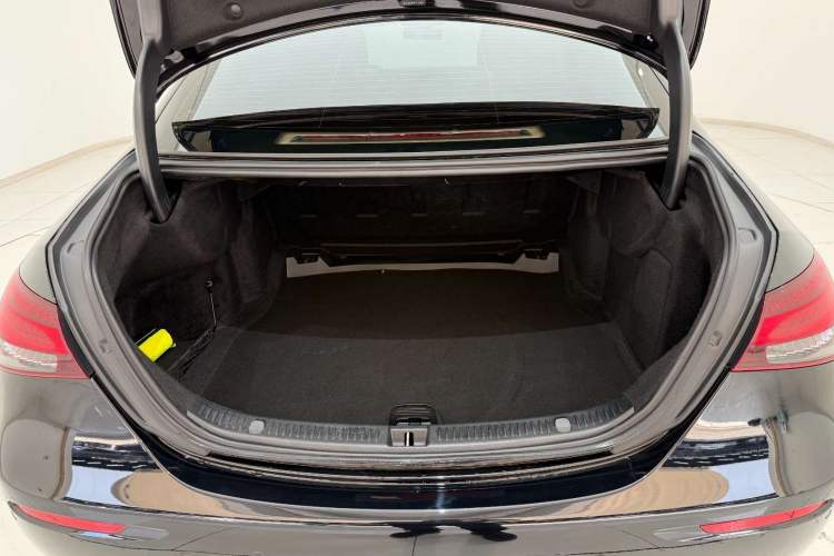 Used Mercedes-Benz E-Class 2023 Updated E 300 L Fashion Edition
