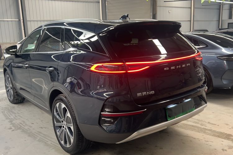 Used Denza N8 2023 Four-Wheel Drive Ultra-Hybrid Flagship Six-Seater Version
