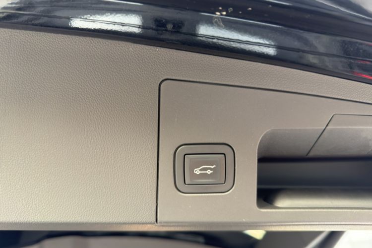 Used Cadillac XT5 2018 25T Luxury Model
