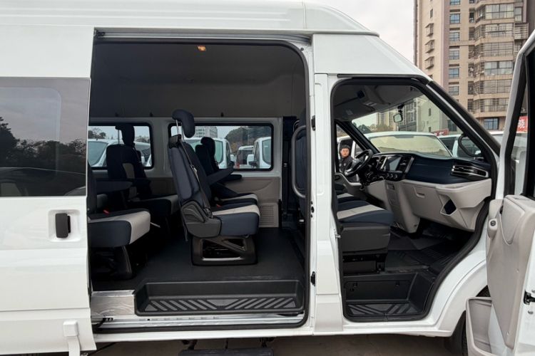 Used JMC Fushun 2023 2.0T Automatic Mid-Roof Business Class 9 (Non-Commercial)