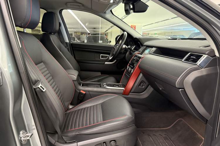 Used Land Rover Discovery Sport 2019 240 PS SE Dynamic Version China VI Standard Interior 4