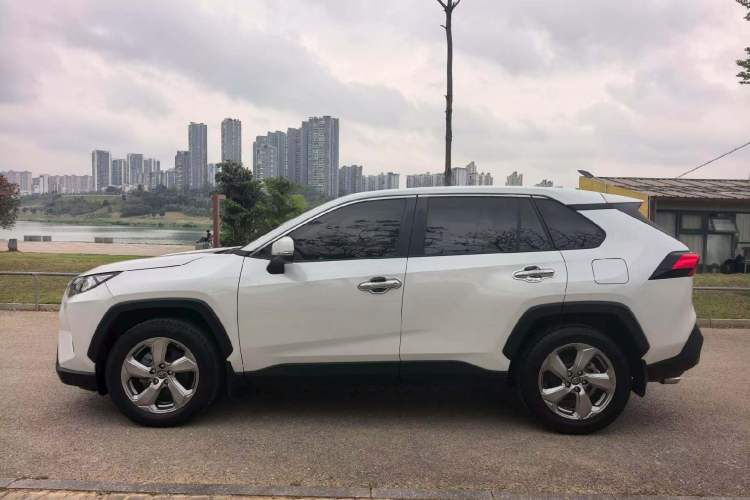 Used Toyota RAV4 2021 2.0L CVT Two-Wheel Drive Fashion Edition
