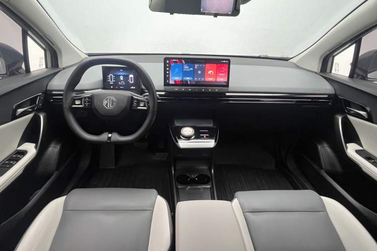 Used MG 4 EV 2023 415 km Range Sea-Faring Champion Edition Interior 4