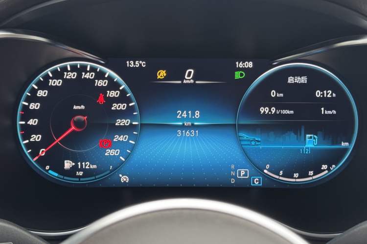 Used Mercedes-Benz GLC 2022 Second Facelift GLC 260 L 4MATIC Luxury Edition Odometer Close Up