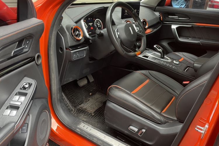 Used Wey VV5 2019 1.5T Two-Wheel-Drive Orange Edition Limited Model