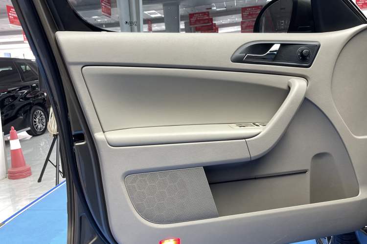 Used Skoda Yeti 2013 1.8T DSG Prestige Edition Interior 8