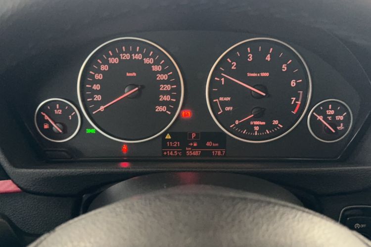 Used BMW 3 Series 2016 316Li Fashion Model Odometer Close Up