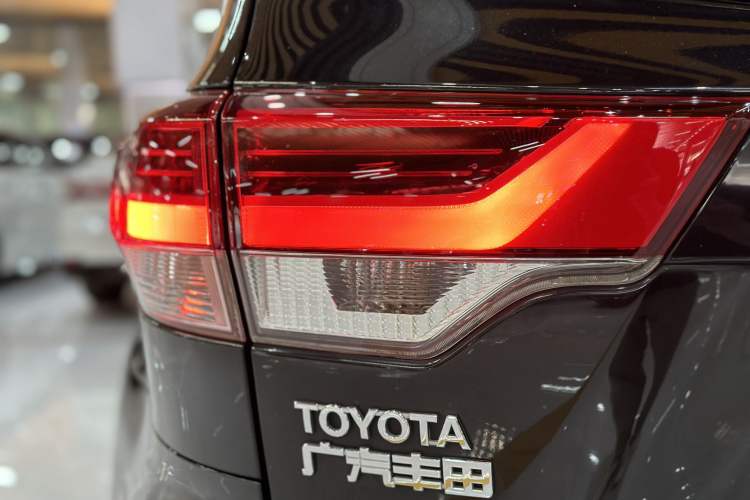 Used Toyota Highlander 2018 2.0T Four-Wheel Drive Luxury Edition 7 Seats China V Emission Standard Exterior 9