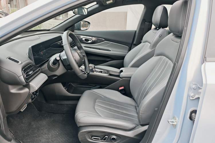 Used GAC Trumpchi EMPOW 2024 270T DCT Yingbao R-Style Edition
