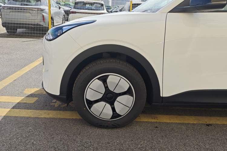 Used Geely Galaxy Geome 2025 410 km Free Version Exterior 8