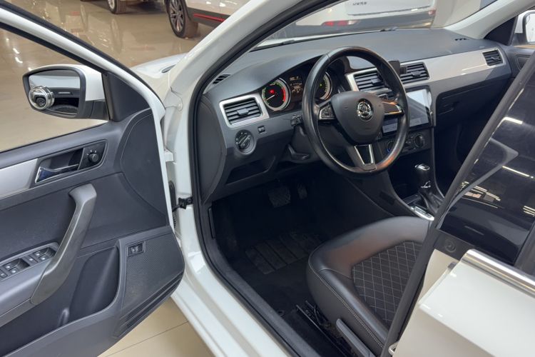 Used Skoda Rapid 2018 1.6L Automatic Comfort Edition Driver Seat