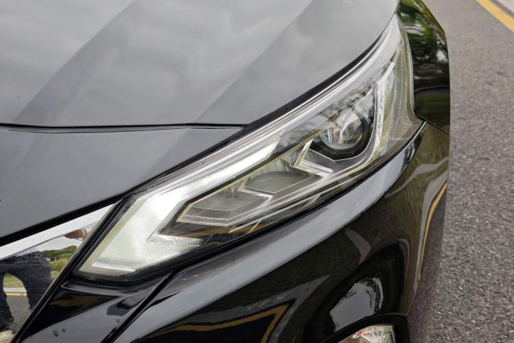 Used Nissan Teana 2019 2.0L XL Comfort Edition Left Front Headlight