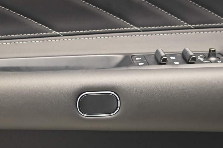 Used Lynk & Co Lynk & Co 10 EM-P 2025 Model 240 Four-Wheel Drive Ultra