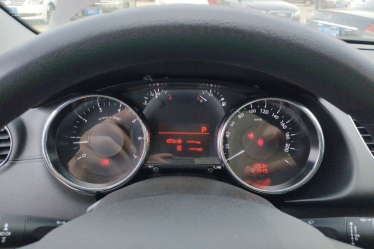 Used Peugeot 3008 2016 2.0L Automatic Classic Edition Odometer Close Up