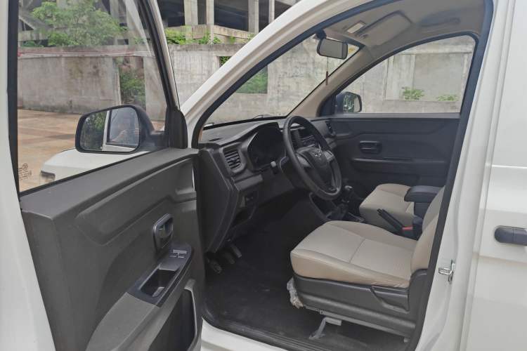 Used Wuling Hongguang V 2019 1.5L Jingqu Version China VI LAR