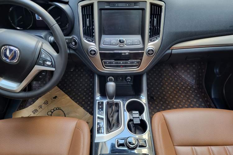 Used CHANGAN CS95 2017 2.0T Two-Wheel Drive Zhitu Edition
