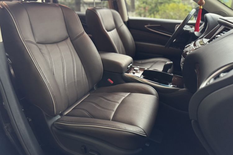 Used Infiniti QX60 2016 2.5 S/C Hybrid Two-Wheel-Drive Excellence Edition China V Standard Interior 1