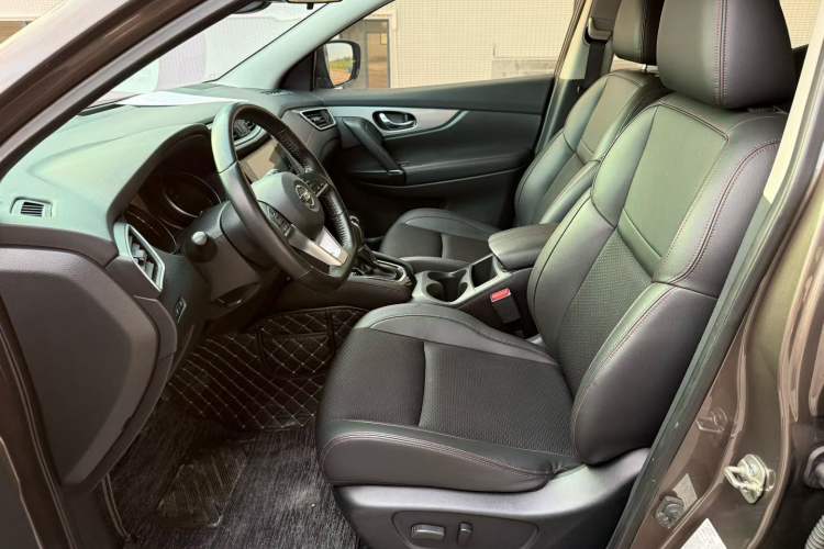 Used Nissan Qashqai 2019 2.0L CVT Luxury Edition Interior 3