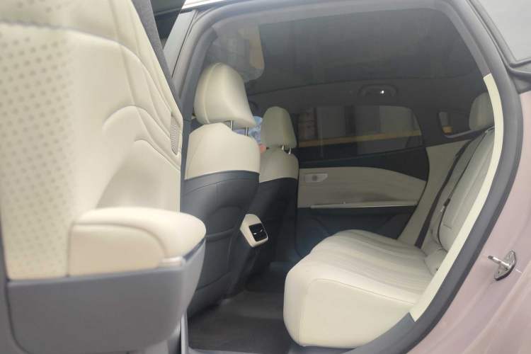 Used Geely Galaxy E8 2024 665 km Range Rear-Drive Starship Long-Range Version
