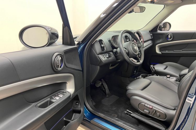 Used MINI Countryman 2021 1.5T COOPER ALL4 Laguna Blue Limited Edition Interior 11