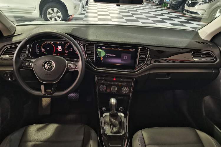 Used Volkswagen T-ROC 2022 280TSI DSG Two-Wheel Drive Comfort PLUS Interior 1