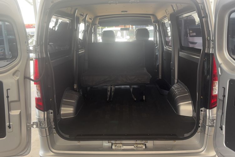 Used Chana Ruixing EM80 2025 Passenger Version Comfort Edition 6-Seater 300 km Dual-Swing Doors
