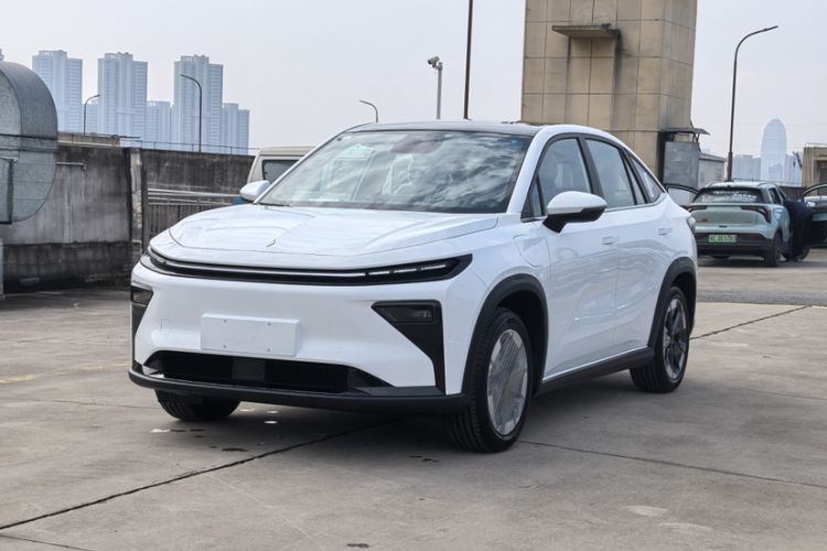 Used Livan 7 2024 605 km Glory Edition