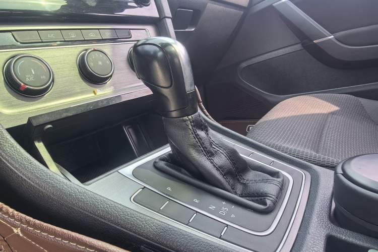 Used Volkswagen Golf 2016 1.6L Automatic Comfort Model Interior 7