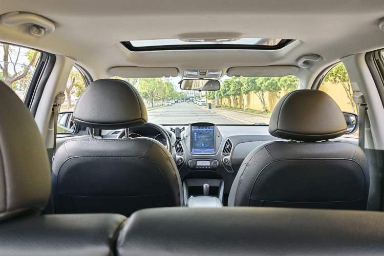 Used Hyundai ix35 2015 2.0L Automatic 2WD Smart Type China IV Interior 8